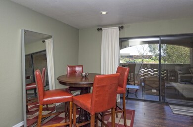 007_IndoorOutdoor Dining