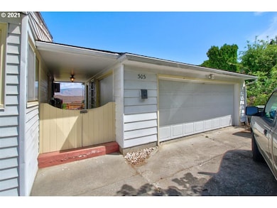 303 W 20th St, the Dalles, OR 97058 - photo 6