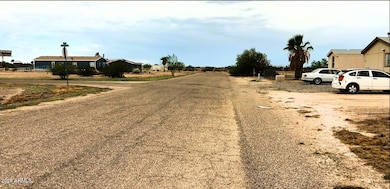 Street_Looking North