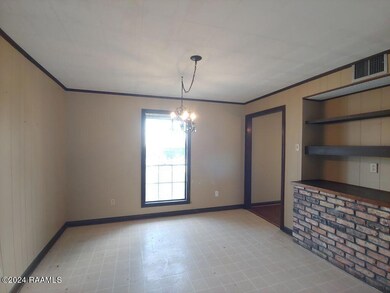 4 Dining Area