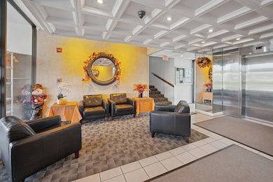 2005 S Finley Rd unit 1202, Lombard, IL 60148 - photo 5