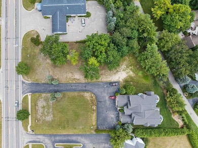 840 Petoskey Ave, Charlevoix, MI 49720 - photo 3