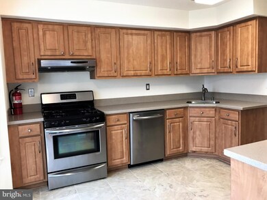 110 Lowell Ct unit 11, Princeton, NJ 08540 - photo 4