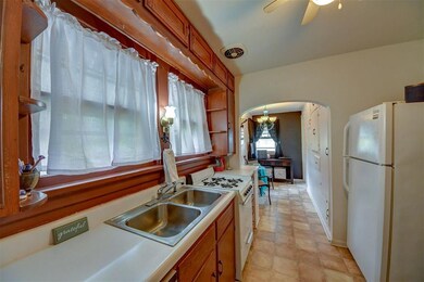 1315 Hinkley Ave NW, Cedar Rapids, IA 52405 - photo 5