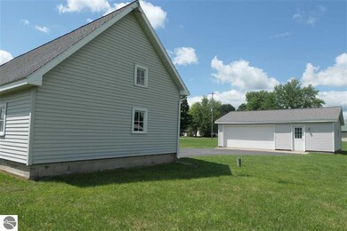 8123 S Garlock Rd, Carson City, MI 48811 - photo 4