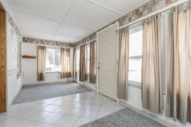 713 Wilson Avenue Dr SW, Cedar Rapids, IA 52404 - photo 2