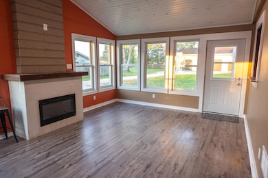 710 S. Elm Sun Room (Empty)