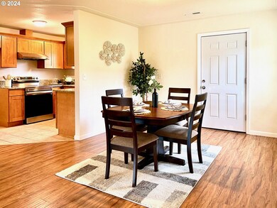 579 James St NE, Keizer, OR 97303 - photo 6