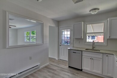 Eat-In-Kitchen