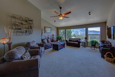 363 Hidden Pine Dr, Grants Pass, OR 97526 - photo 5