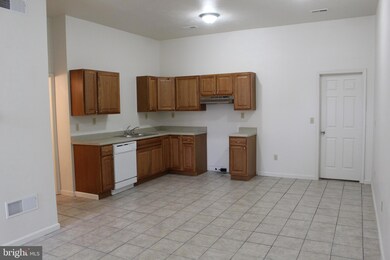 467 Center St unit B (LEFT SIDE), Mount Wolf, PA 17347 - photo 2