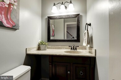 12210 Hollow Tree Ln, Fairfax, VA 22030 - photo 3