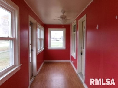 1611 N Hoyt St, Chillicothe, IL 61523 - photo 4