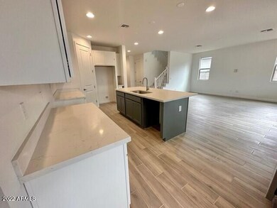 09 Kitchen-Great Rm 379