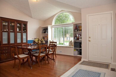 Large open entry to dining room.