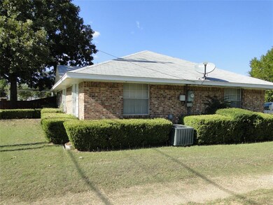 1308 N Kaufman St, Ennis, TX 75119 - photo 4