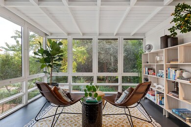 6-web-or-mls-06 - Sun Room