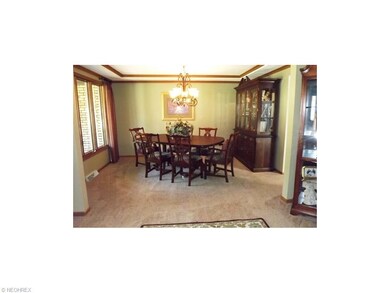 10x13 diningroom with tray ceiling, crown molding,