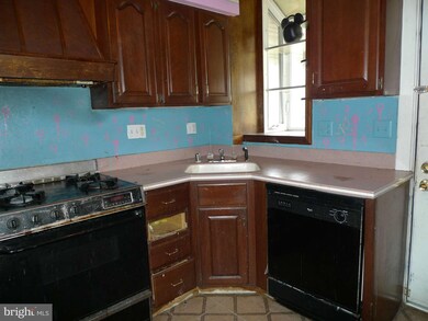 4221 Old Frederick Rd, Baltimore, MD 21229 - photo 3
