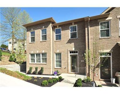 119 Sweetbriar Village T unit 119, Mount Washington, PA 15211 - photo 3