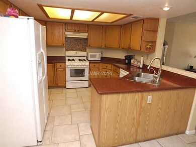 Kitchen. Refrigerator included!