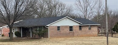 Side view of HUGE corner lot home.  These don't co
