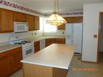 225 Spring Ct, North Aurora, IL 60542 - photo 4