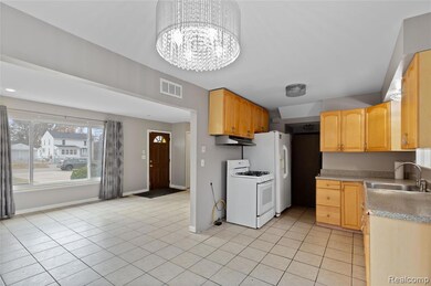 19682 Jeanette St, Southfield, MI 48075 - photo 4