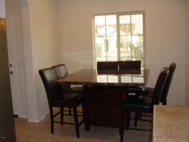 Kitchen Eating Area (2)