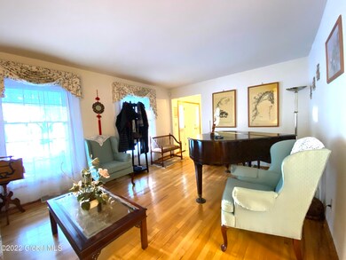 57 Chestnut Ln, Schenectady, NY 12309 - photo 2