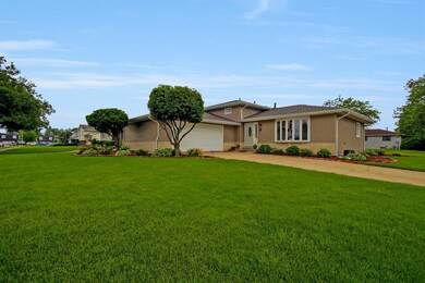 933 Ivanhoe Ln, Dyer, IN 46311 - photo 2