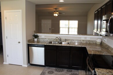 14704 S Hickory Cir, Glenpool, OK 74033 - photo 4