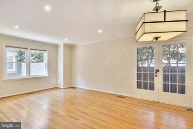 1343 Chetworth Ct, Alexandria, VA 22314 - photo 5