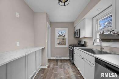 1724 W 48th St, Davenport, IA 52806 - photo 6