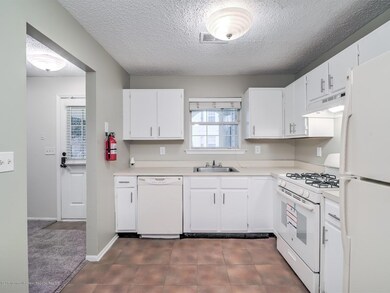 009_KITCHEN