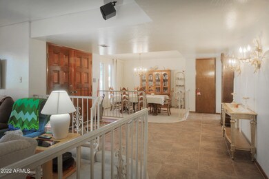 14233NCanterburyDr007