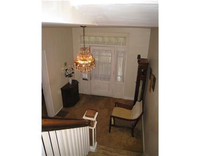 Entry/Foyer.