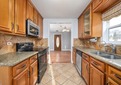 203 W Hawley St, Mundelein, IL 60060 - photo 2