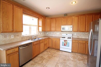 11218 Englewood Ct, Fredericksburg, VA 22407 - photo 3