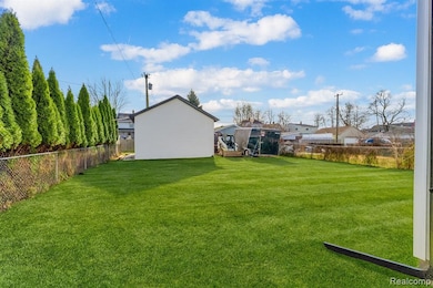 1017 Elm St, Wyandotte, MI 48192 - photo 4