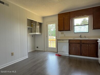 212 Zack Cir unit C, Jacksonville, NC 28540 - photo 6