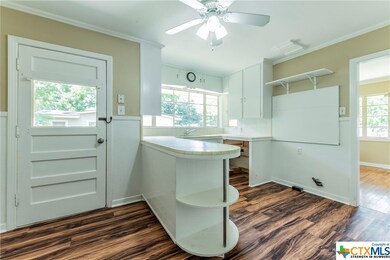 816 Bruns St, Seguin, TX 78155 - photo 5