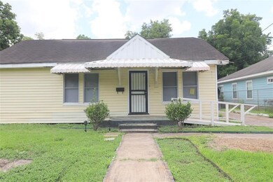 2402 Caplin St, Houston, TX 77026 - photo 4