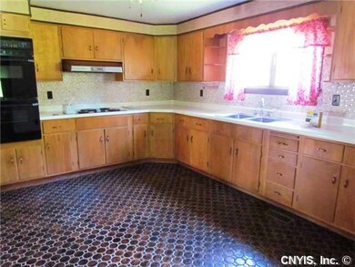 Kitchen Opposite view