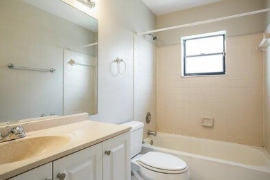 9275 Edgemont Ln, Boca Raton, FL 33434 - photo 4