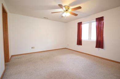 1504 Aspen Dr, Waterloo, IA 50701 - photo 6