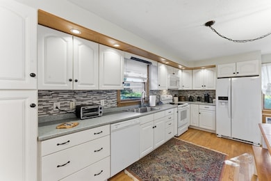 162 Pendleton Ave, Chicopee, MA 01020 - photo 7