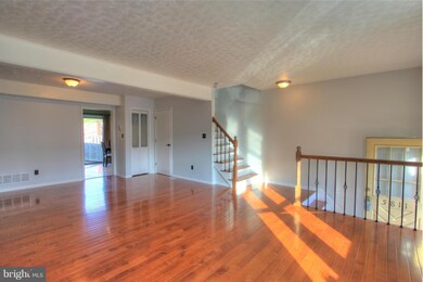 5811 Richardson Mews Square, Halethorpe, MD 21227 - photo 3