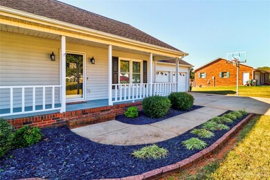 207 Antler Dr, Statesville, NC 28625 - photo 4