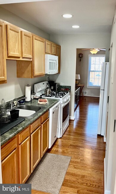 2319 Duke of Bedford Ct, Reston, VA 20191 - photo 7